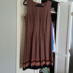 Sleeveless print dress.